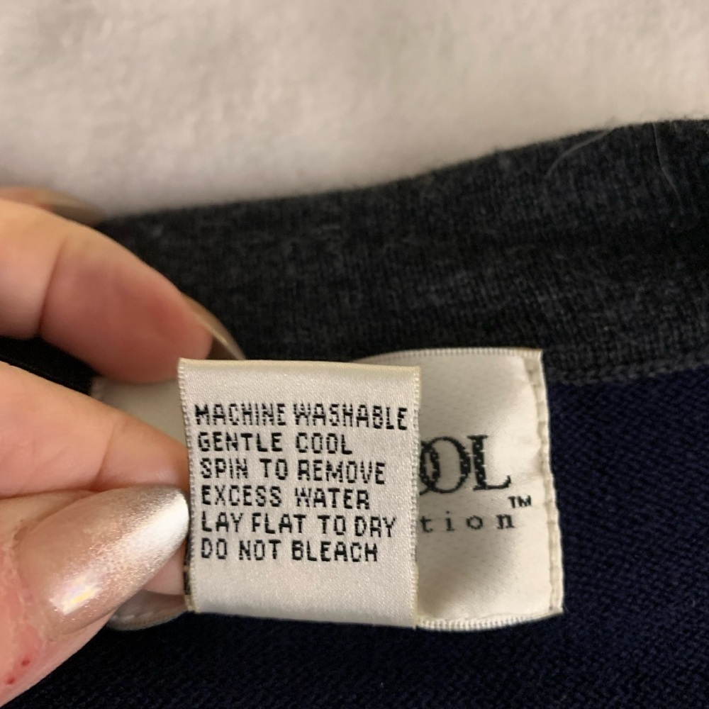 Urban Wool Vtg Navy Cardigan with Gray Trim and Gold Buttons 100% Merino Wool M - Picture 13 of 14